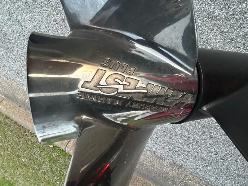 Slide: The Image of Mercury Marine propeller on Nitro Z7, 2015 model, close-up view. - 48