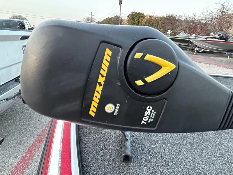 Slide: The Image of Maxxum 70SC trolling motor on 2015 Nitro Z7 boat, close-up view. - 50