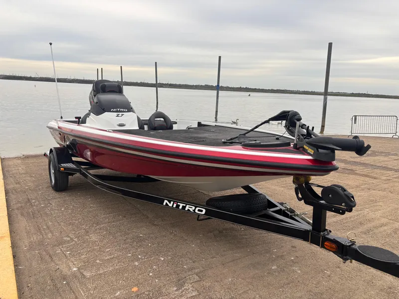 Slide: The Image of 2015 Nitro Z7 boat on trailer by the lake. - 6