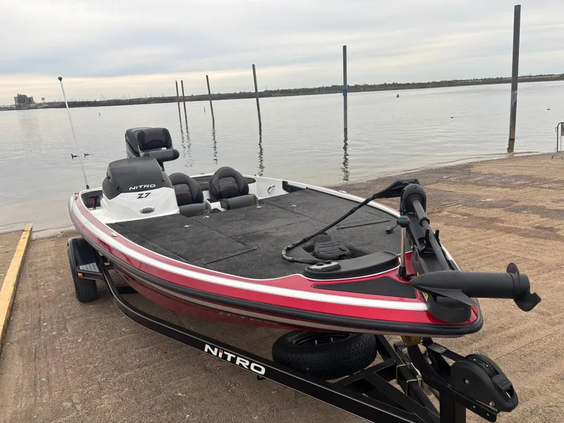 Slide: The Image of 2015 Nitro Z7 boat on trailer by a lake, ready for fishing. - 7