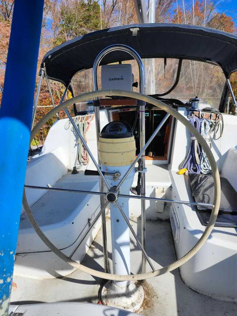 Slide: The Image of O'Day 322 Wing Keel 1987 - 3
