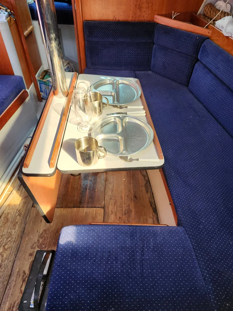 Slide: The Image of O'Day 322 Wing Keel 1987 - 4