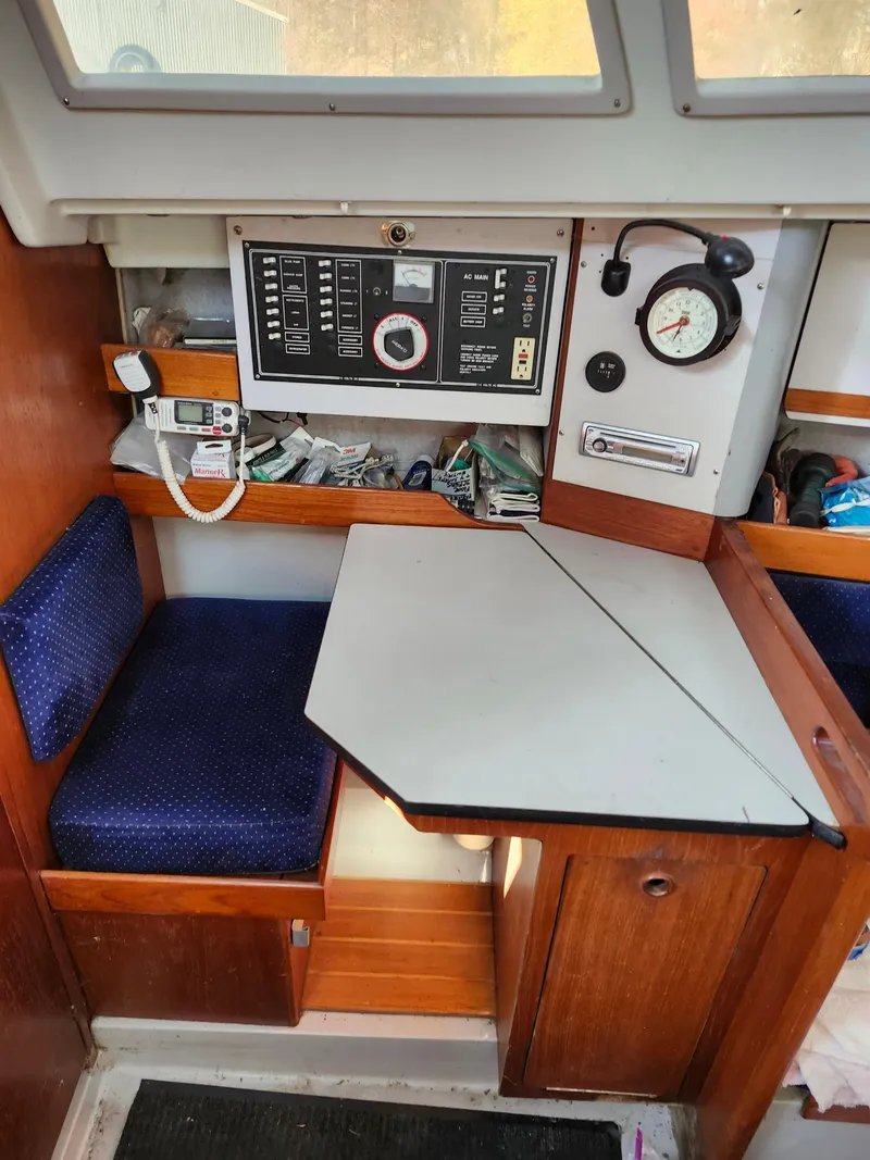 Slide: The Image of O'Day 322 Wing Keel 1987 - 5