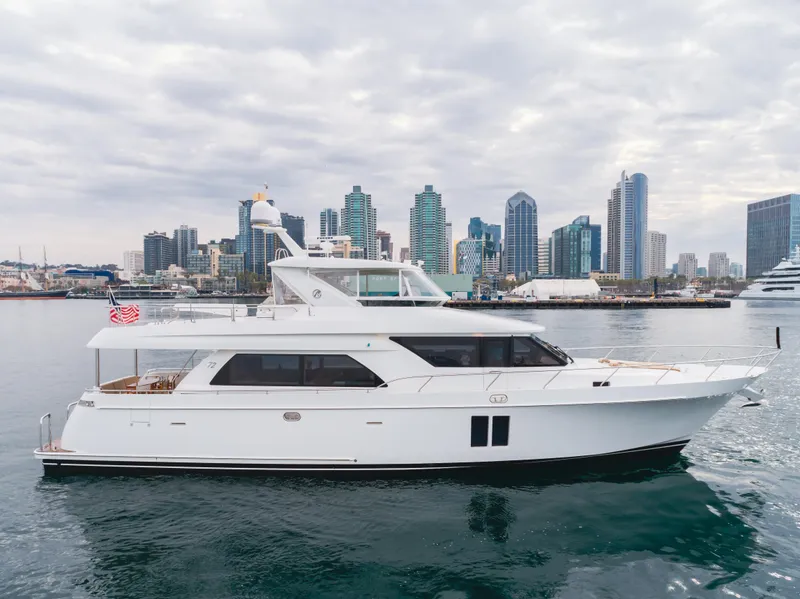 Slide: The Image of 2015 Ocean Alexander 72 yacht cruising near city skyline. - 4