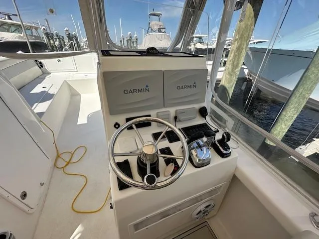 Slide: The Image of 2021 AmeraCat 27 Gen II DC boat helm with Garmin navigation displays. - 10