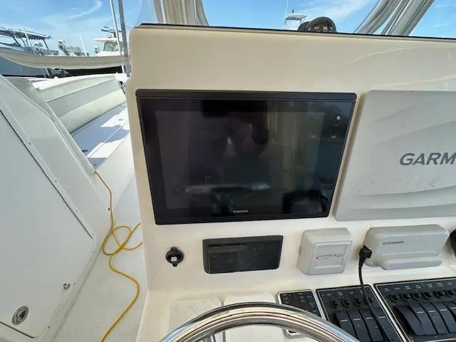 Slide: The Image of 2021 AmeraCat 27 Gen II DC helm with Garmin navigation system and controls. - 8
