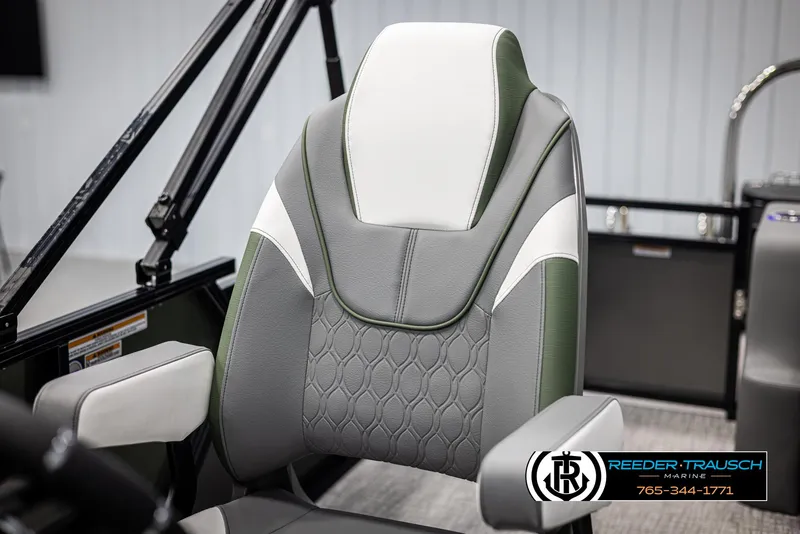 Slide: The Image of Avalon LSZ CRB 2025 boat seat with modern design and comfortable upholstery. - 37