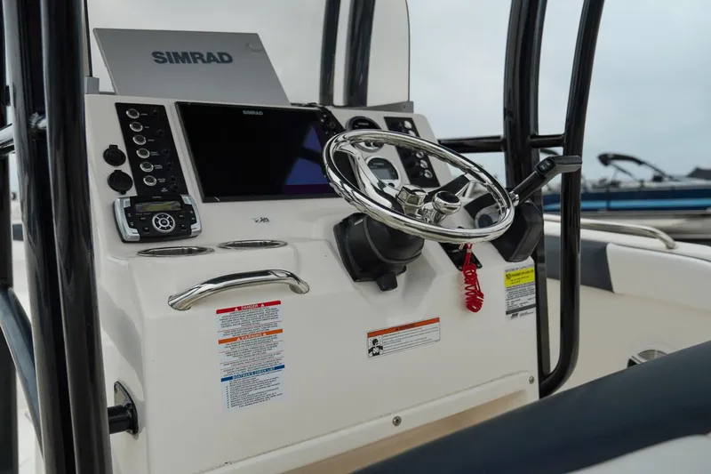 Slide: The Image of Robalo R222 2020 - 14