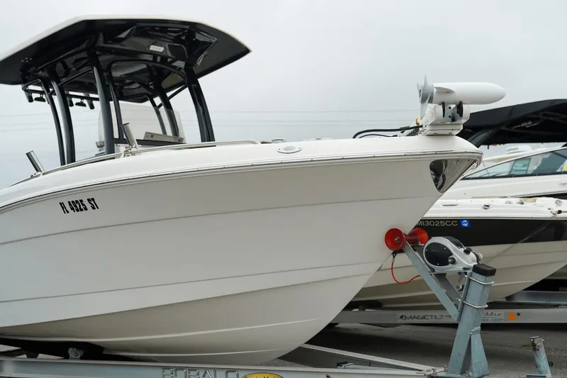 Slide: The Image of Robalo R222 2020 - 2