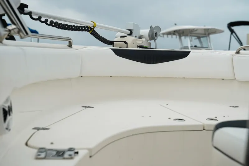 Slide: The Image of Robalo R222 2020 - 23