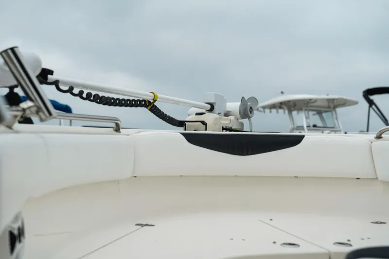 Slide: The Image of Robalo R222 2020 - 24