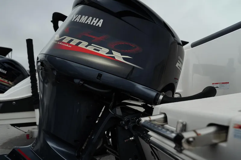 Slide: The Image of Robalo R222 2020 - 28