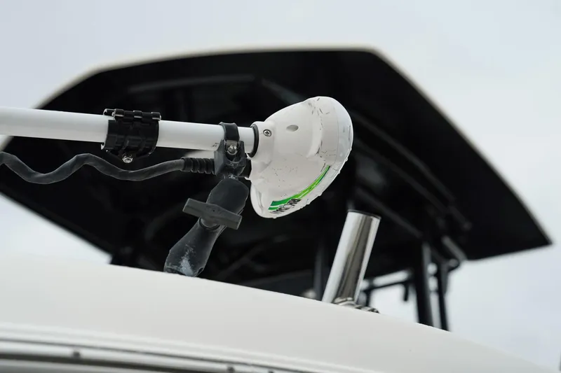 Slide: The Image of Robalo R222 2020 - 5