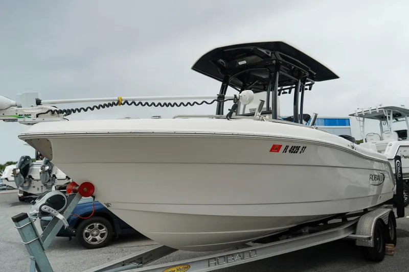 Slide: The Image of Robalo R222 2020 - 6