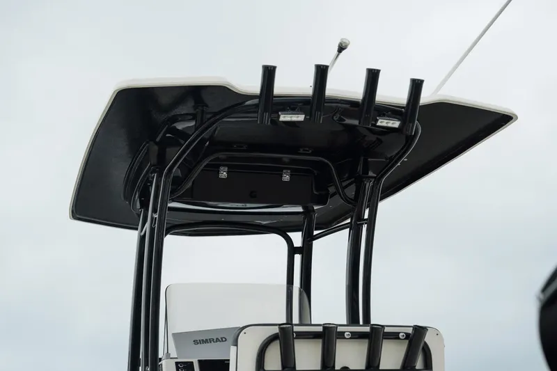 Slide: The Image of Robalo R222 2020 - 9