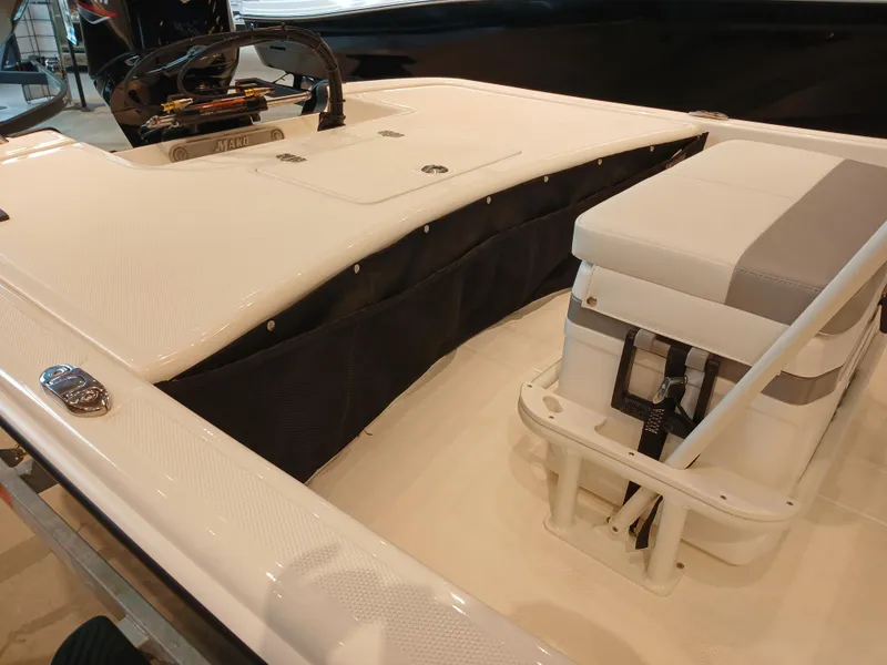 Slide: The Image of 2025 Mako Pro Skiff 17 CC boat interior with seating and storage. - 6