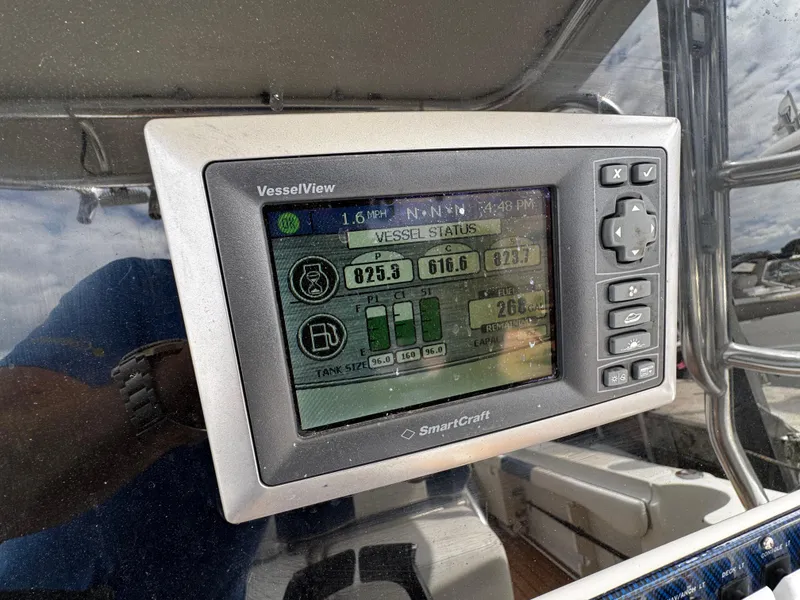 Slide: The Image of SmartCraft VesselView display on 2008 Hydra-Sports Vector 3300 VX boat dashboard. - 15