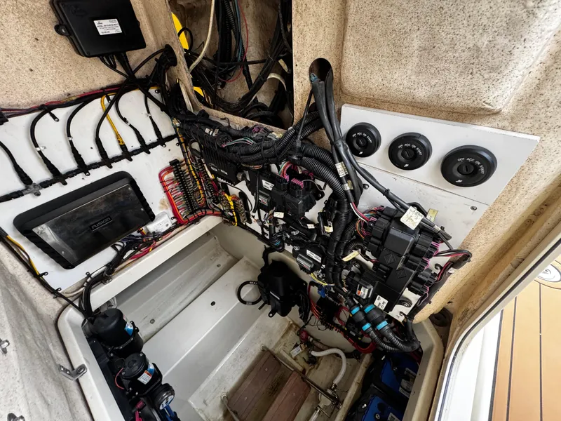 Slide: The Image of Electrical wiring and components inside a 2008 Hydra-Sports Vector 3300 VX boat. - 31