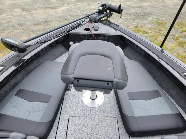 Slide: The Image of 2024 Tracker Targa™ V-19 Combo boat interior with seating and trolling motor. - 13