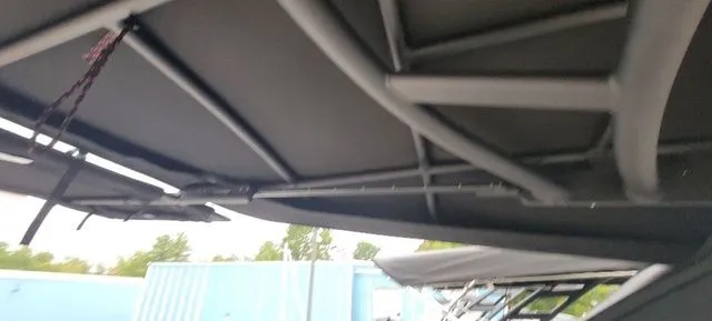 Slide: The Image of Sea Ray 260 SLX 2025 - 12