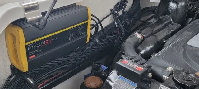 Slide: The Image of Sea Ray 260 SLX 2025 - 22