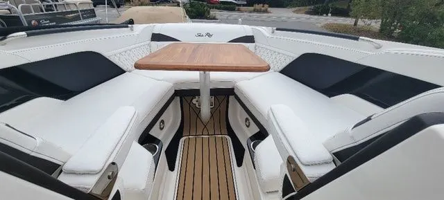 Slide: The Image of Sea Ray 260 SLX 2025 - 29
