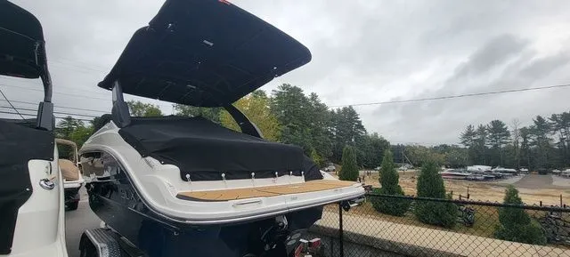 Slide: The Image of Sea Ray 260 SLX 2025 - 3