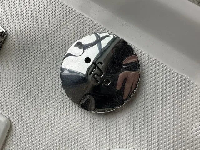 Slide: The Image of Boston Whaler 240 Vantage 2025 - 18