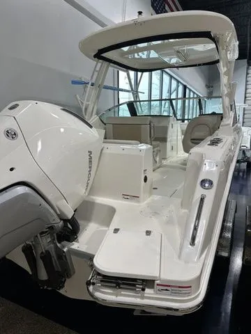 Slide: The Image of Boston Whaler 240 Vantage 2025 - 3