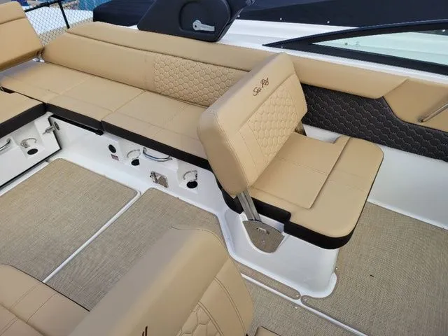 Slide: The Image of Sea Ray SDX 250 Outboard 2024 - 11