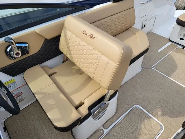 Slide: The Image of Sea Ray SDX 250 Outboard 2024 - 14