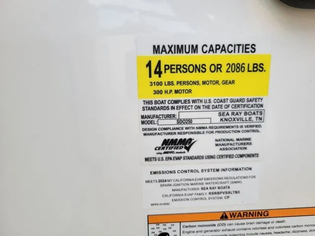 Slide: The Image of Sea Ray SDX 250 Outboard 2024 - 16