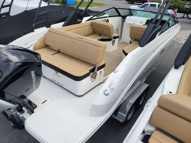 Slide: The Image of Sea Ray SDX 250 Outboard 2024 - 4