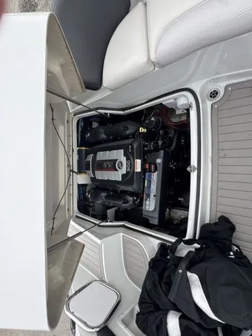 Slide: The Image of Crownline Boats E 255 2020 - 11