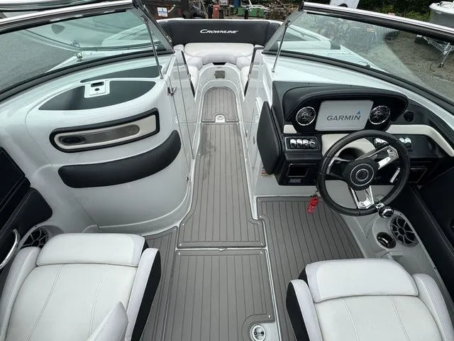 Slide: The Image of Crownline Boats E 255 2020 - 5