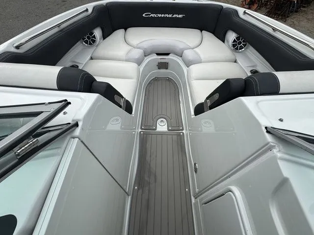 Slide: The Image of Crownline Boats E 255 2020 - 7