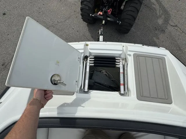 Slide: The Image of Crownline Boats E 255 2020 - 8