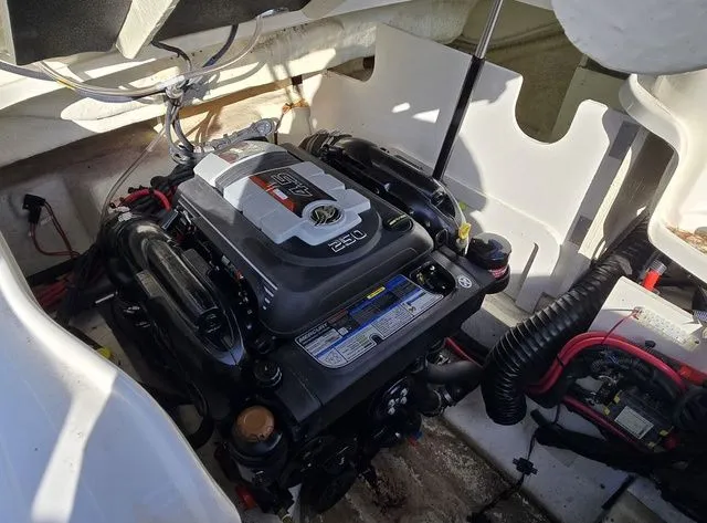 Slide: The Image of Sea Ray SLX 230 2019 - 8