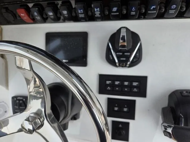 Slide: The Image of Sea Hunt Ultra 275se 2025 - 11