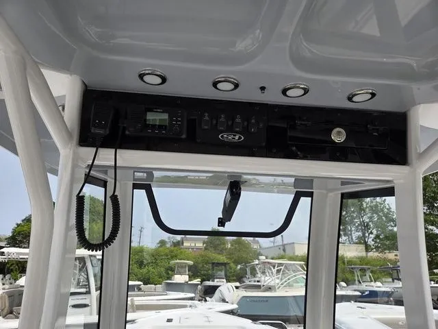 Slide: The Image of Sea Hunt Ultra 275se 2025 - 12