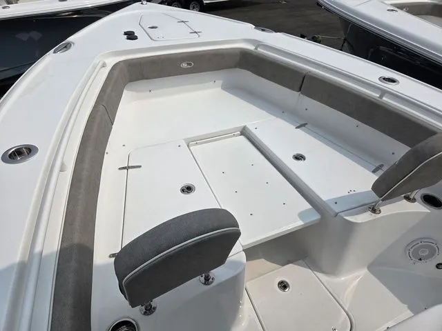 Slide: The Image of Sea Hunt Ultra 275se 2025 - 13