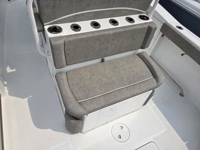 Slide: The Image of Sea Hunt Ultra 275se 2025 - 15