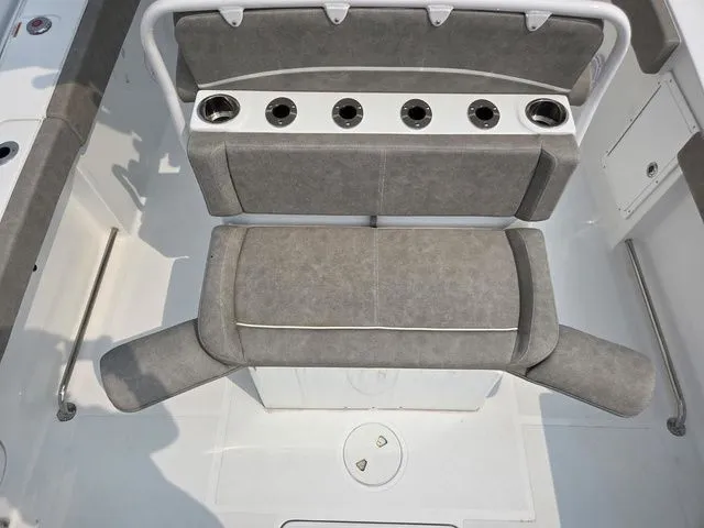 Slide: The Image of Sea Hunt Ultra 275se 2025 - 16