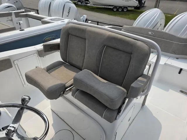 Slide: The Image of Sea Hunt Ultra 275se 2025 - 8