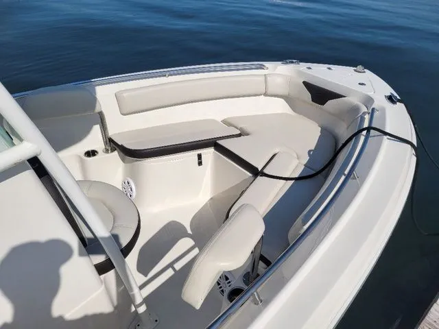 Slide: The Image of Sailfish 220 CC 2023 - 4