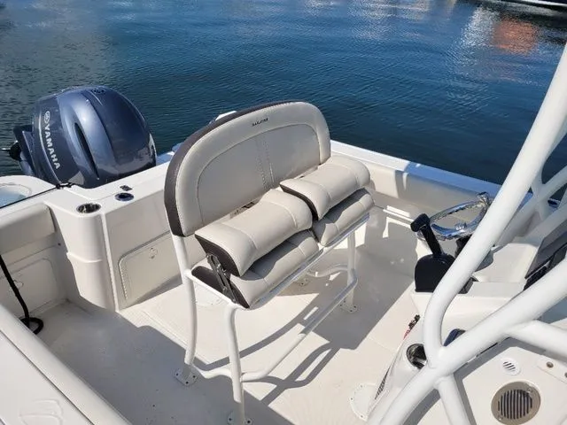 Slide: The Image of Sailfish 220 CC 2023 - 5