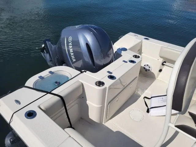 Slide: The Image of Sailfish 220 CC 2023 - 6