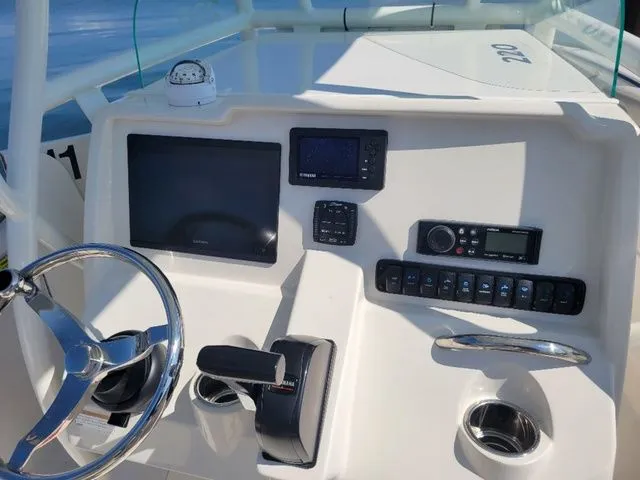 Slide: The Image of Sailfish 220 CC 2023 - 7