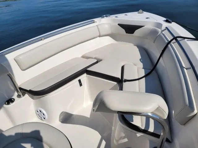 Slide: The Image of Sailfish 220 CC 2023 - 8