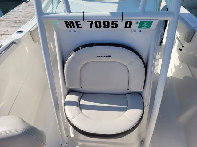 Slide: The Image of Sailfish 220 CC 2023 - 9